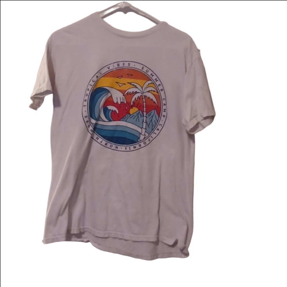 -- Visitor White Graphic Tee with Tropical Print Men's Size XLarge Casual